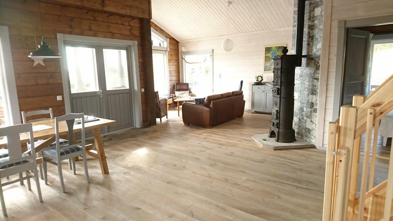 Stravillan Frillesas Luaran gambar